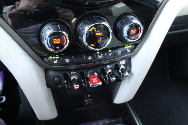 MINI Countryman 1.5 136pk Business Edition AUTOMAAT NL-Auto NAP Clima Cruise Navi Carplay Camera 17"LMV Leder Afn. Trekhaak 1500kg