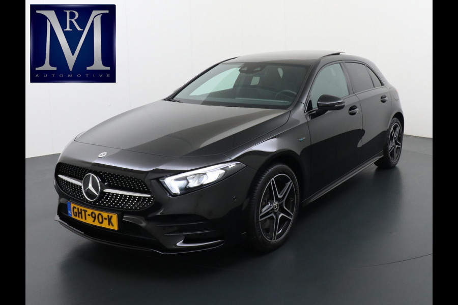 Mercedes-Benz A-Klasse 250 e Business Solution AMG Limited PHEV PLUG-IN HYBRIDE| PANORAMA DAK | AMBILIGHT | STOELVERWARMING | CAMERA | BLACK OPTIC PAKKET | WIDESCREEN DISPLAY | APPLE CARPLAY | RIJKLAAR MET 12 MND BOVAG GARANTIE |
