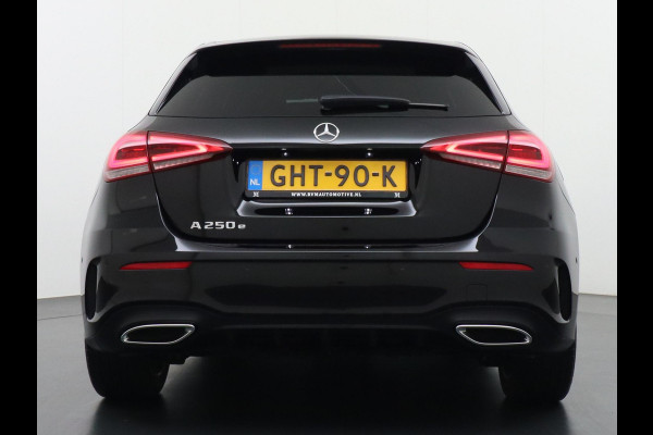 Mercedes-Benz A-Klasse 250 e Business Solution AMG Limited PHEV PLUG-IN HYBRIDE| PANORAMA DAK | AMBILIGHT | STOELVERWARMING | CAMERA | BLACK OPTIC PAKKET | WIDESCREEN DISPLAY | APPLE CARPLAY | RIJKLAAR MET 12 MND BOVAG GARANTIE |