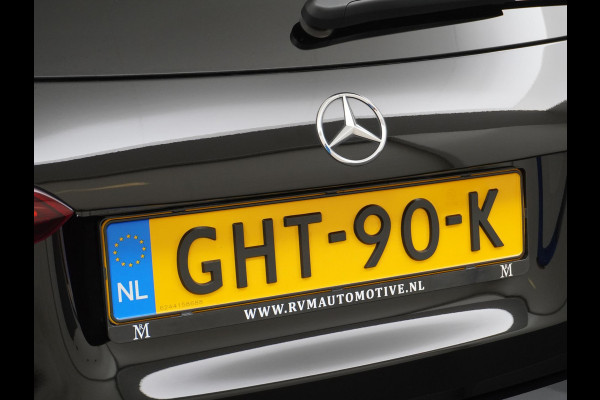 Mercedes-Benz A-Klasse 250 e Business Solution AMG Limited PHEV PLUG-IN HYBRIDE| PANORAMA DAK | AMBILIGHT | STOELVERWARMING | CAMERA | BLACK OPTIC PAKKET | WIDESCREEN DISPLAY | APPLE CARPLAY | RIJKLAAR MET 12 MND BOVAG GARANTIE |