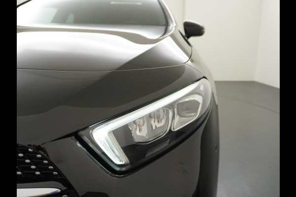Mercedes-Benz A-Klasse 250 e Business Solution AMG Limited PHEV PLUG-IN HYBRIDE| PANORAMA DAK | AMBILIGHT | STOELVERWARMING | CAMERA | BLACK OPTIC PAKKET | WIDESCREEN DISPLAY | APPLE CARPLAY | RIJKLAAR MET 12 MND BOVAG GARANTIE |