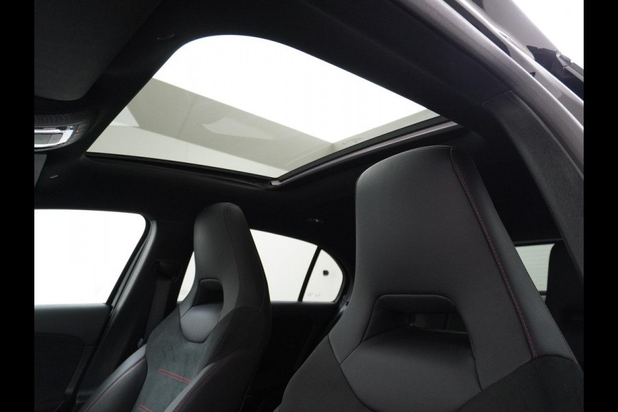 Mercedes-Benz A-Klasse 250 e Business Solution AMG Limited PHEV PLUG-IN HYBRIDE| PANORAMA DAK | AMBILIGHT | STOELVERWARMING | CAMERA | BLACK OPTIC PAKKET | WIDESCREEN DISPLAY | APPLE CARPLAY | RIJKLAAR MET 12 MND BOVAG GARANTIE |