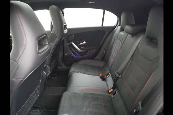 Mercedes-Benz A-Klasse 250 e Business Solution AMG Limited PHEV PLUG-IN HYBRIDE| PANORAMA DAK | AMBILIGHT | STOELVERWARMING | CAMERA | BLACK OPTIC PAKKET | WIDESCREEN DISPLAY | APPLE CARPLAY | RIJKLAAR MET 12 MND BOVAG GARANTIE |