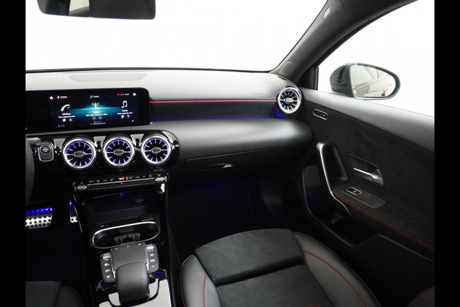 Mercedes-Benz A-Klasse 250 e Business Solution AMG Limited PHEV PLUG-IN HYBRIDE| PANORAMA DAK | AMBILIGHT | STOELVERWARMING | CAMERA | BLACK OPTIC PAKKET | WIDESCREEN DISPLAY | APPLE CARPLAY | RIJKLAAR MET 12 MND BOVAG GARANTIE |