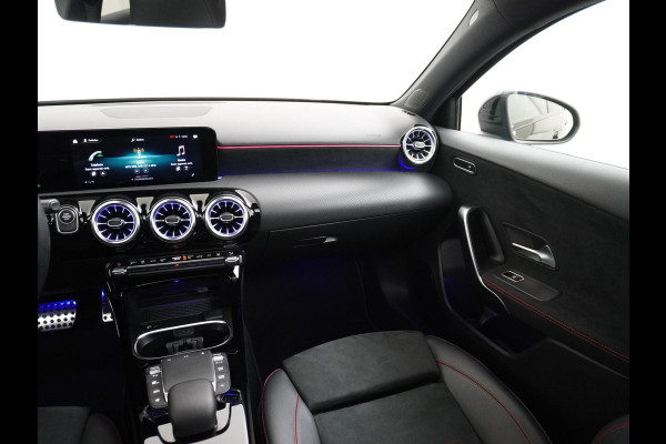 Mercedes-Benz A-Klasse 250 e Business Solution AMG Limited PHEV PLUG-IN HYBRIDE| PANORAMA DAK | AMBILIGHT | STOELVERWARMING | CAMERA | BLACK OPTIC PAKKET | WIDESCREEN DISPLAY | APPLE CARPLAY | RIJKLAAR MET 12 MND BOVAG GARANTIE |