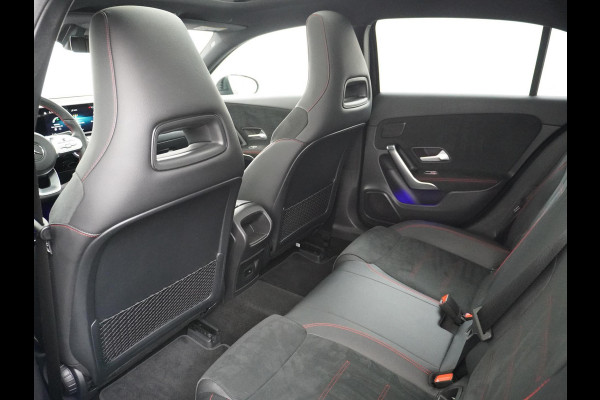 Mercedes-Benz A-Klasse 250 e Business Solution AMG Limited PHEV PLUG-IN HYBRIDE| PANORAMA DAK | AMBILIGHT | STOELVERWARMING | CAMERA | BLACK OPTIC PAKKET | WIDESCREEN DISPLAY | APPLE CARPLAY | RIJKLAAR MET 12 MND BOVAG GARANTIE |