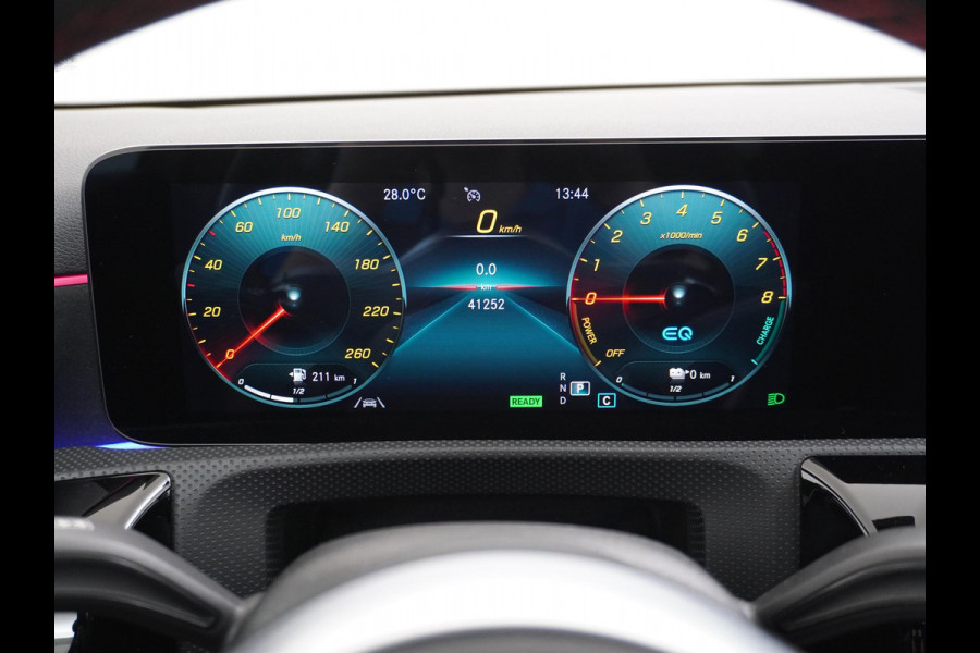 Mercedes-Benz A-Klasse 250 e Business Solution AMG Limited PHEV PLUG-IN HYBRIDE| PANORAMA DAK | AMBILIGHT | STOELVERWARMING | CAMERA | BLACK OPTIC PAKKET | WIDESCREEN DISPLAY | APPLE CARPLAY | RIJKLAAR MET 12 MND BOVAG GARANTIE |