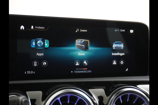 Mercedes-Benz A-Klasse 250 e Business Solution AMG Limited PHEV PLUG-IN HYBRIDE| PANORAMA DAK | AMBILIGHT | STOELVERWARMING | CAMERA | BLACK OPTIC PAKKET | WIDESCREEN DISPLAY | APPLE CARPLAY | RIJKLAAR MET 12 MND BOVAG GARANTIE |