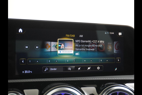 Mercedes-Benz A-Klasse 250 e Business Solution AMG Limited PHEV PLUG-IN HYBRIDE| PANORAMA DAK | AMBILIGHT | STOELVERWARMING | CAMERA | BLACK OPTIC PAKKET | WIDESCREEN DISPLAY | APPLE CARPLAY | RIJKLAAR MET 12 MND BOVAG GARANTIE |