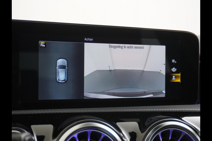 Mercedes-Benz A-Klasse 250 e Business Solution AMG Limited PHEV PLUG-IN HYBRIDE| PANORAMA DAK | AMBILIGHT | STOELVERWARMING | CAMERA | BLACK OPTIC PAKKET | WIDESCREEN DISPLAY | APPLE CARPLAY | RIJKLAAR MET 12 MND BOVAG GARANTIE |