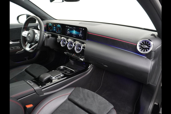 Mercedes-Benz A-Klasse 250 e Business Solution AMG Limited PHEV PLUG-IN HYBRIDE| PANORAMA DAK | AMBILIGHT | STOELVERWARMING | CAMERA | BLACK OPTIC PAKKET | WIDESCREEN DISPLAY | APPLE CARPLAY | RIJKLAAR MET 12 MND BOVAG GARANTIE |
