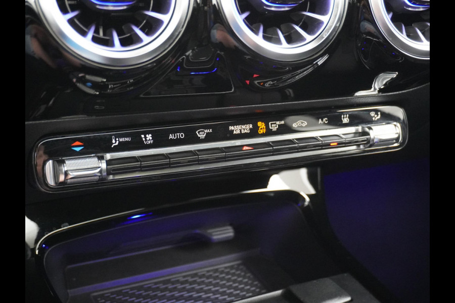 Mercedes-Benz A-Klasse 250 e Business Solution AMG Limited PHEV PLUG-IN HYBRIDE| PANORAMA DAK | AMBILIGHT | STOELVERWARMING | CAMERA | BLACK OPTIC PAKKET | WIDESCREEN DISPLAY | APPLE CARPLAY | RIJKLAAR MET 12 MND BOVAG GARANTIE |