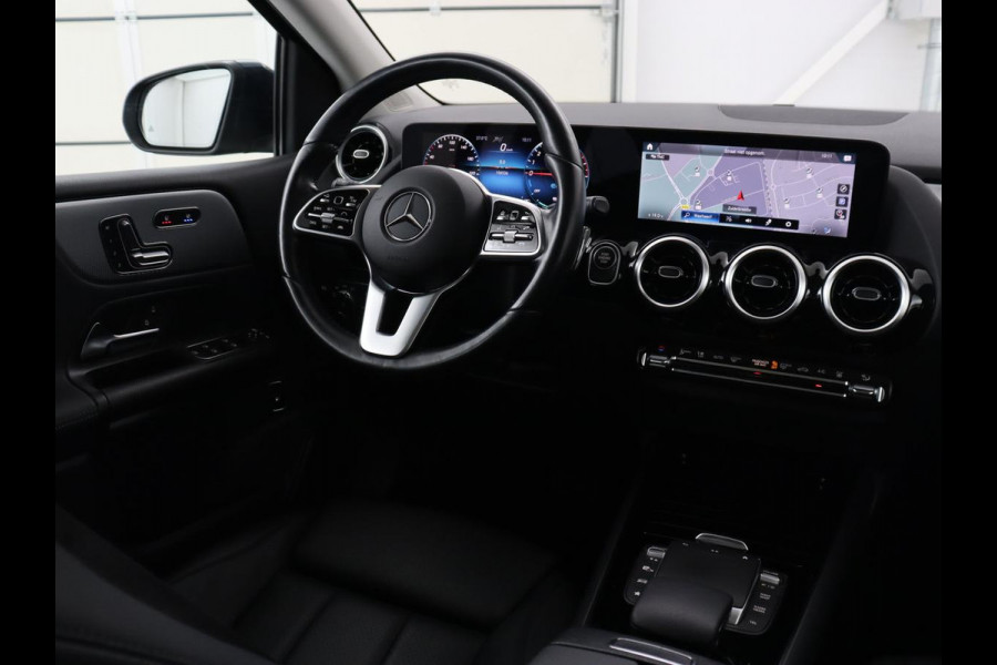Mercedes-Benz B-Klasse 250e Style | Stoelventilatie | Panoramadak | Massage | Leder | Trekhaak | Carplay | Adaptive cruise | Stuurverwarming | Widescreen | Park Assist | Camera | Navigatie | Memory | PHEV | Plug In