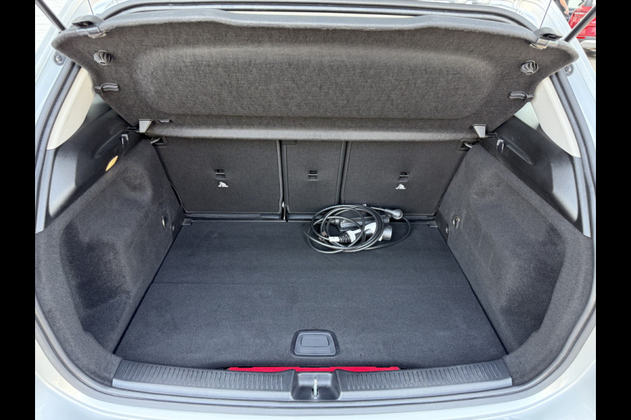 Mercedes-Benz B-Klasse 250 e Business Solution AMG | Trekhaak | Camera | MBUX | DAB+ | LED | 19 inch
