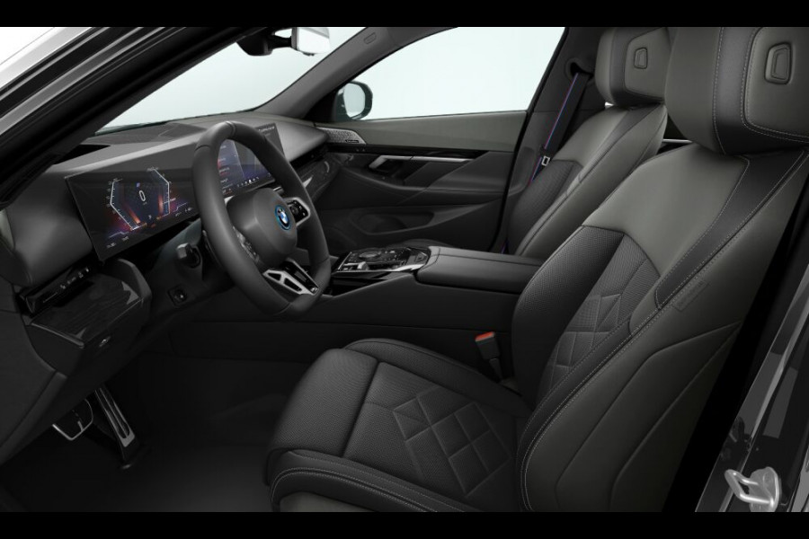 BMW i5 Touring eDrive40 M Sport Pro - Onderstel Prof - Pano - Trekhaak - Driving + Parking Ass Prof - Bowers & Wilkins