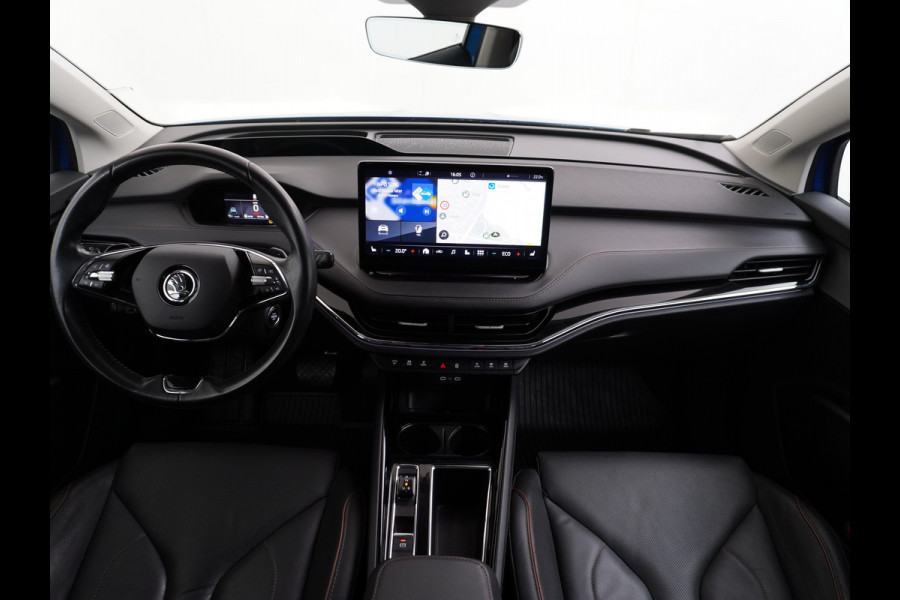 Škoda ENYAQ iV 80 204pk AUT. LEER Camera Adaptive-cruise+Stop/Go Head-Up Display Trekhaak Apple Carplay Android Auto Smartlink Adap.Cruise 21"  Spoorwisselassistent Verkeersborddetectie Sproeiers verwarmd Stoelen v/a verwarmd Grote Accu! Trekhaaksyst elektrisch Wegklapbaar. 1.000KG Trekgewicht! Zeer Compleet €56.000,- nieuw Grootste Actieradius/accu pakket.