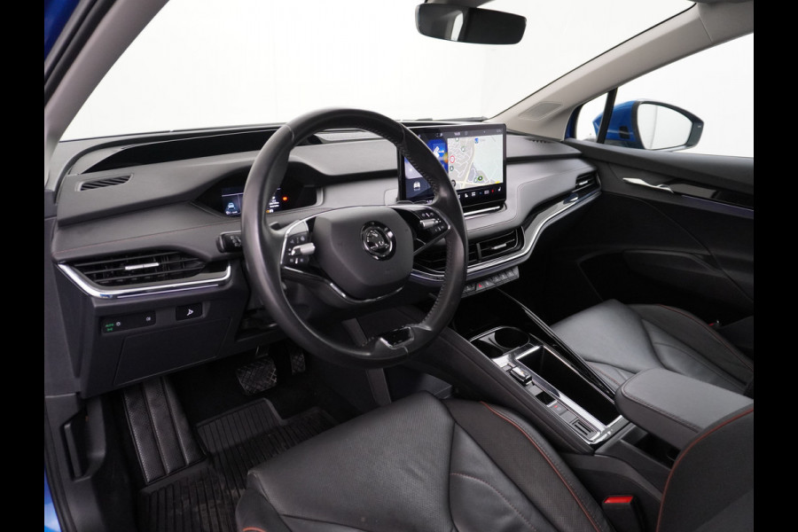 Škoda ENYAQ iV 80 204pk AUT. LEER Camera Adaptive-cruise+Stop/Go Head-Up Display Trekhaak Apple Carplay Android Auto Smartlink Adap.Cruise 21"  Spoorwisselassistent Verkeersborddetectie Sproeiers verwarmd Stoelen v/a verwarmd Grote Accu! Trekhaaksyst elektrisch Wegklapbaar. 1.000KG Trekgewicht! Zeer Compleet €56.000,- nieuw Grootste Actieradius/accu pakket.