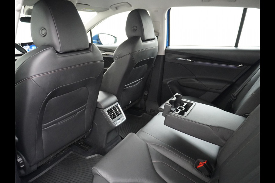 Škoda ENYAQ iV 80 204pk AUT. LEER Camera Adaptive-cruise+Stop/Go Head-Up Display Trekhaak Apple Carplay Android Auto Smartlink Adap.Cruise 21"  Spoorwisselassistent Verkeersborddetectie Sproeiers verwarmd Stoelen v/a verwarmd Grote Accu! Trekhaaksyst elektrisch Wegklapbaar. 1.000KG Trekgewicht! Zeer Compleet €56.000,- nieuw Grootste Actieradius/accu pakket.