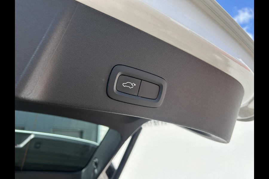 Volvo XC40 1.5 T2 Momentum | Trekhaak | El.achterklep | Stoelverwarming | Apple Carplay | Prijs is rijklaar
