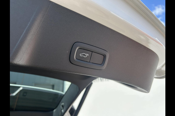 Volvo XC40 1.5 T2 Momentum | Trekhaak | El.achterklep | Stoelverwarming | Apple Carplay | Prijs is rijklaar