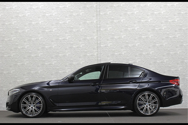 BMW 5 Serie 540i M-Sport | Schuifdak | Individual Leder | Harman-Kardon | Comfortstoelen | Head-Up | Memory | Full-LED | Stuurverwarming | 20'' | Origineel NL | Camera | Sfeerverlichting | Stoelverwarming | Carplay | Draadloos Laden |