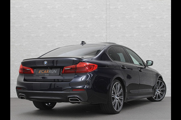 BMW 5 Serie 540i M-Sport | Schuifdak | Individual Leder | Harman-Kardon | Comfortstoelen | Head-Up | Memory | Full-LED | Stuurverwarming | 20'' | Origineel NL | Camera | Sfeerverlichting | Stoelverwarming | Carplay | Draadloos Laden |