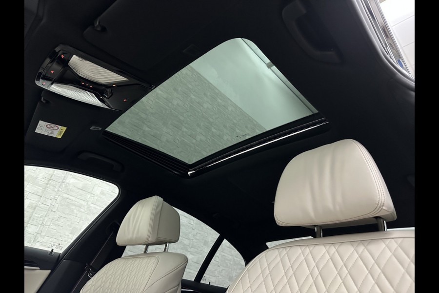 BMW 5 Serie 540i M-Sport | Schuifdak | Individual Leder | Harman-Kardon | Comfortstoelen | Head-Up | Memory | Full-LED | Stuurverwarming | 20'' | Origineel NL | Camera | Sfeerverlichting | Stoelverwarming | Carplay | Draadloos Laden |