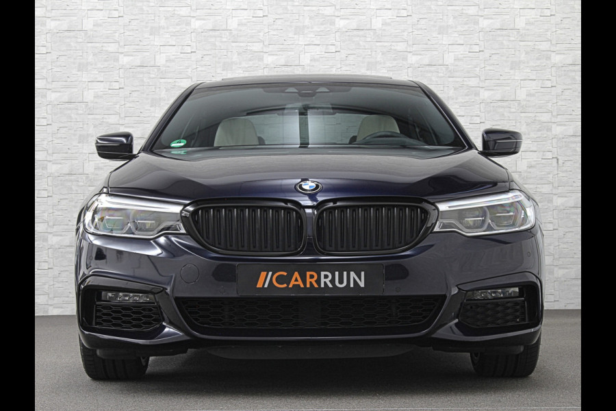 BMW 5 Serie 540i M-Sport | Schuifdak | Individual Leder | Harman-Kardon | Comfortstoelen | Head-Up | Memory | Full-LED | Stuurverwarming | 20'' | Origineel NL | Camera | Sfeerverlichting | Stoelverwarming | Carplay | Draadloos Laden |
