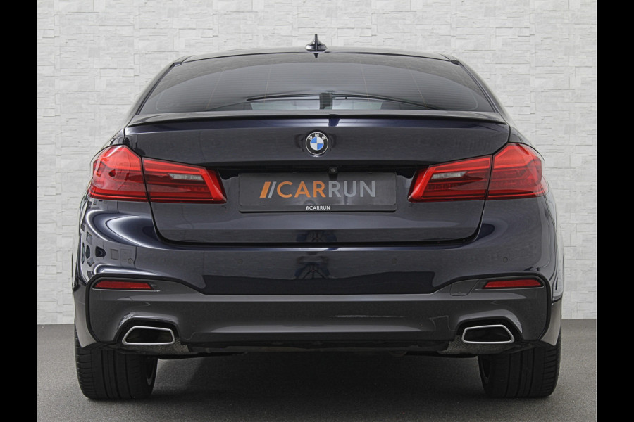 BMW 5 Serie 540i M-Sport | Schuifdak | Individual Leder | Harman-Kardon | Comfortstoelen | Head-Up | Memory | Full-LED | Stuurverwarming | 20'' | Origineel NL | Camera | Sfeerverlichting | Stoelverwarming | Carplay | Draadloos Laden |