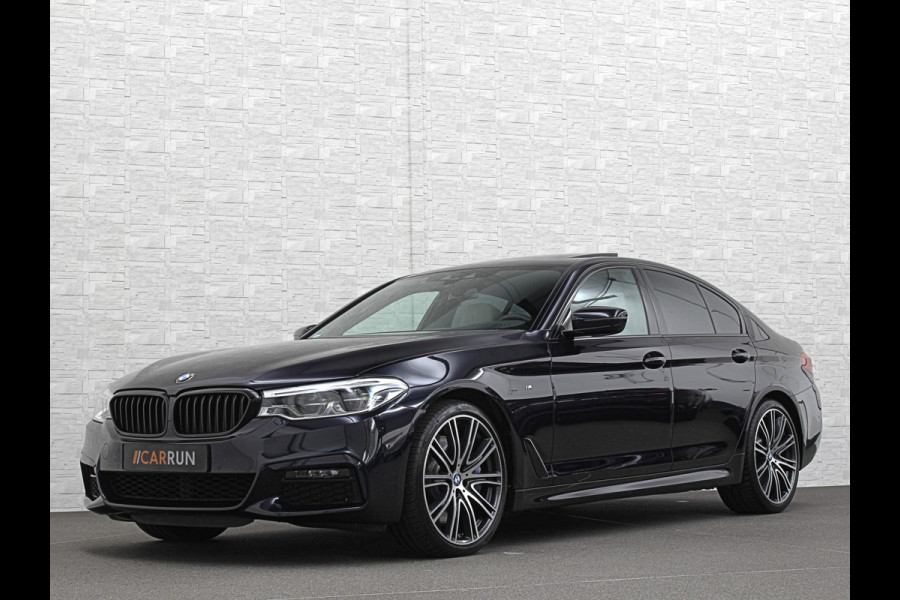 BMW 5 Serie 540i M-Sport | Schuifdak | Individual Leder | Harman-Kardon | Comfortstoelen | Head-Up | Memory | Full-LED | Stuurverwarming | 20'' | Origineel NL | Camera | Sfeerverlichting | Stoelverwarming | Carplay | Draadloos Laden |