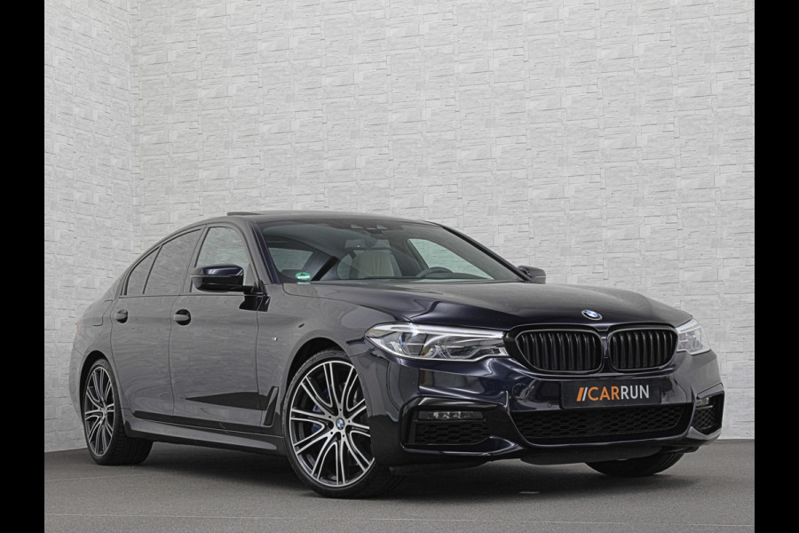 BMW 5 Serie 540i M-Sport | Schuifdak | Individual Leder | Harman-Kardon | Comfortstoelen | Head-Up | Memory | Full-LED | Stuurverwarming | 20'' | Origineel NL | Camera | Sfeerverlichting | Stoelverwarming | Carplay | Draadloos Laden |