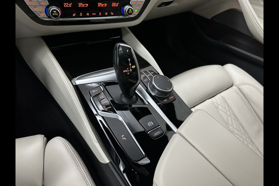 BMW 5 Serie 540i M-Sport | Schuifdak | Individual Leder | Harman-Kardon | Comfortstoelen | Head-Up | Memory | Full-LED | Stuurverwarming | 20'' | Origineel NL | Camera | Sfeerverlichting | Stoelverwarming | Carplay | Draadloos Laden |