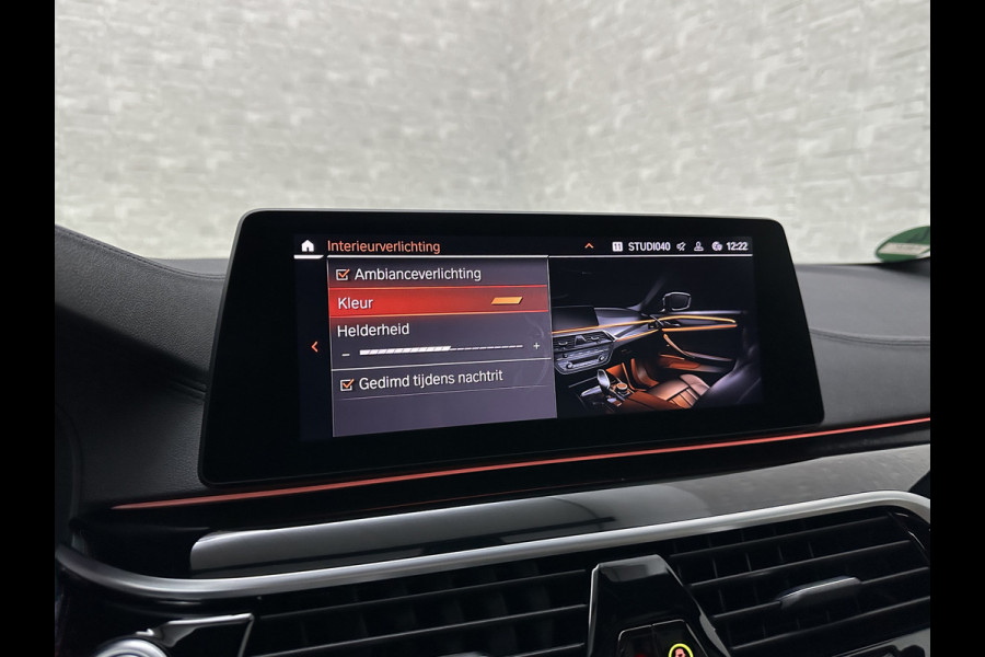 BMW 5 Serie 540i M-Sport | Schuifdak | Individual Leder | Harman-Kardon | Comfortstoelen | Head-Up | Memory | Full-LED | Stuurverwarming | 20'' | Origineel NL | Camera | Sfeerverlichting | Stoelverwarming | Carplay | Draadloos Laden |