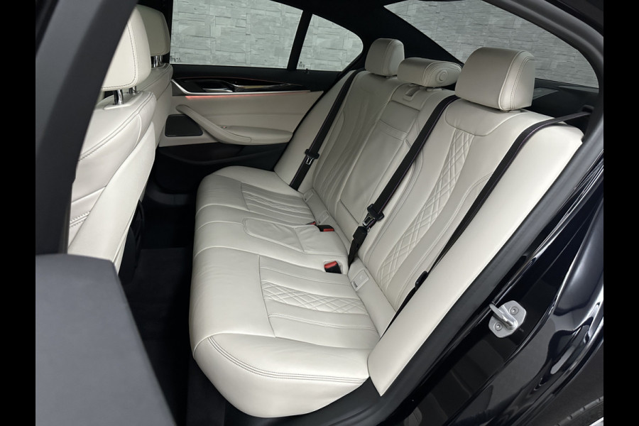 BMW 5 Serie 540i M-Sport | Schuifdak | Individual Leder | Harman-Kardon | Comfortstoelen | Head-Up | Memory | Full-LED | Stuurverwarming | 20'' | Origineel NL | Camera | Sfeerverlichting | Stoelverwarming | Carplay | Draadloos Laden |