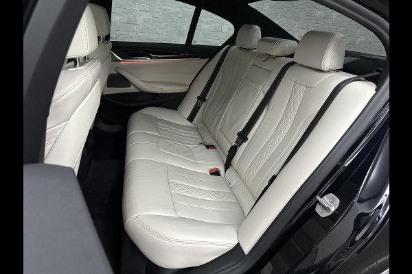 BMW 5 Serie 540i M-Sport | Schuifdak | Individual Leder | Harman-Kardon | Comfortstoelen | Head-Up | Memory | Full-LED | Stuurverwarming | 20'' | Origineel NL | Camera | Sfeerverlichting | Stoelverwarming | Carplay | Draadloos Laden |