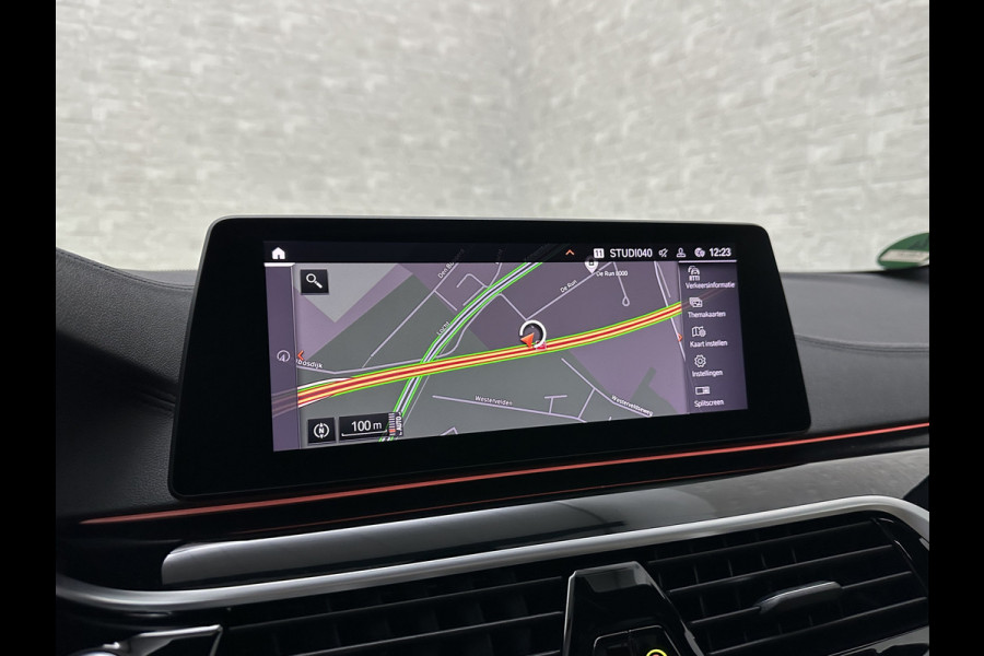 BMW 5 Serie 540i M-Sport | Schuifdak | Individual Leder | Harman-Kardon | Comfortstoelen | Head-Up | Memory | Full-LED | Stuurverwarming | 20'' | Origineel NL | Camera | Sfeerverlichting | Stoelverwarming | Carplay | Draadloos Laden |