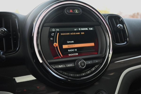 MINI Countryman 2.0 Cooper S E ALL4 Chili 225 PK Dealer o.h Pano Camera LED PDC 17''