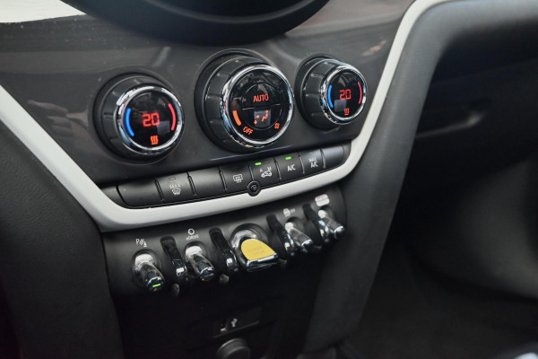 MINI Countryman 2.0 Cooper S E ALL4 Chili 225 PK Dealer o.h Pano Camera LED PDC 17''