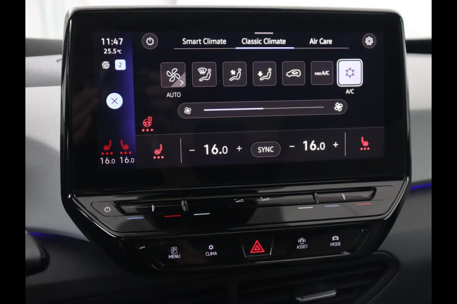 Volkswagen ID.3 First Max 58 kWh | Panoramadak | Head-Up | Stoel & stuurverwarming | Adaptive cruise | Camera | Massage | Elektrische stoelen | Trekhaak | Sfeerverlichting | Carplay | Matrix LED