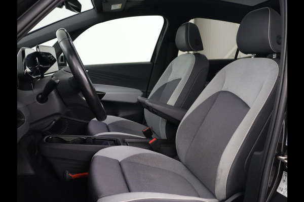 Volkswagen ID.3 First Max 58 kWh | Panoramadak | Head-Up | Stoel & stuurverwarming | Adaptive cruise | Camera | Massage | Elektrische stoelen | Trekhaak | Sfeerverlichting | Carplay | Matrix LED