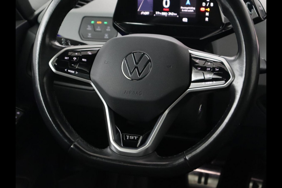 Volkswagen ID.3 First Max 58 kWh | Panoramadak | Head-Up | Stoel & stuurverwarming | Adaptive cruise | Camera | Massage | Elektrische stoelen | Trekhaak | Sfeerverlichting | Carplay | Matrix LED