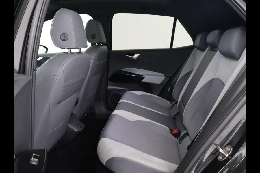 Volkswagen ID.3 First Max 58 kWh | Panoramadak | Head-Up | Stoel & stuurverwarming | Adaptive cruise | Camera | Massage | Elektrische stoelen | Trekhaak | Sfeerverlichting | Carplay | Matrix LED