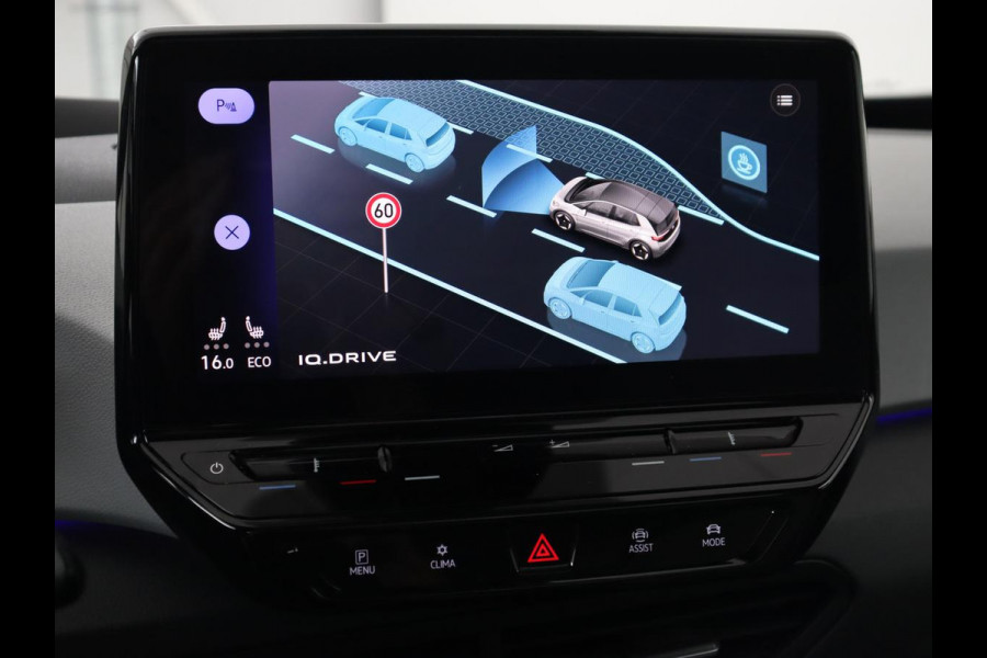 Volkswagen ID.3 First Max 58 kWh | Panoramadak | Head-Up | Stoel & stuurverwarming | Adaptive cruise | Camera | Massage | Elektrische stoelen | Trekhaak | Sfeerverlichting | Carplay | Matrix LED