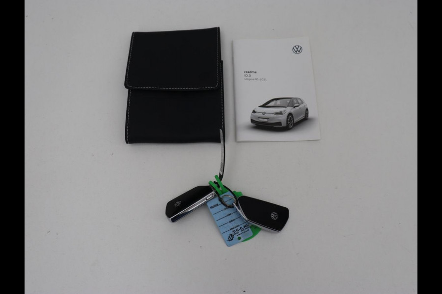 Volkswagen ID.3 First Max 58 kWh | Panoramadak | Head-Up | Stoel & stuurverwarming | Adaptive cruise | Camera | Massage | Elektrische stoelen | Trekhaak | Sfeerverlichting | Carplay | Matrix LED