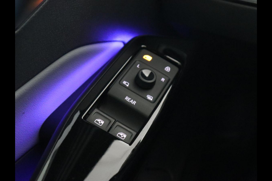Volkswagen ID.3 First Max 58 kWh | Panoramadak | Head-Up | Stoel & stuurverwarming | Adaptive cruise | Camera | Massage | Elektrische stoelen | Trekhaak | Sfeerverlichting | Carplay | Matrix LED