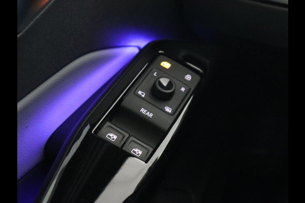 Volkswagen ID.3 First Max 58 kWh | Panoramadak | Head-Up | Stoel & stuurverwarming | Adaptive cruise | Camera | Massage | Elektrische stoelen | Trekhaak | Sfeerverlichting | Carplay | Matrix LED