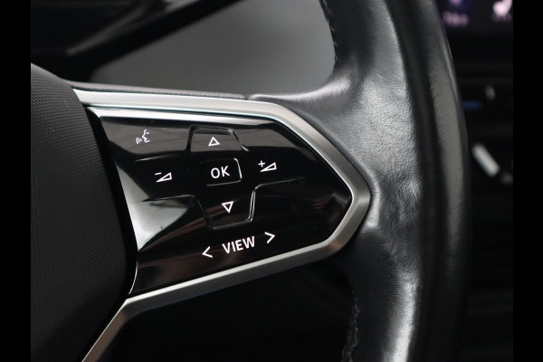 Volkswagen ID.3 First Max 58 kWh | Panoramadak | Head-Up | Stoel & stuurverwarming | Adaptive cruise | Camera | Massage | Elektrische stoelen | Trekhaak | Sfeerverlichting | Carplay | Matrix LED