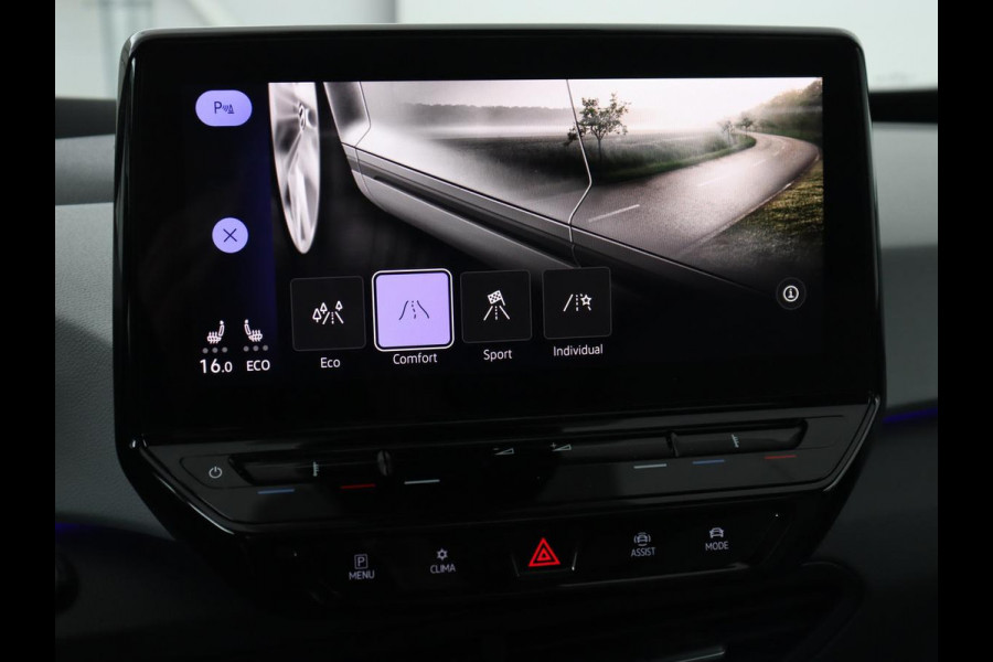 Volkswagen ID.3 First Max 58 kWh | Panoramadak | Head-Up | Stoel & stuurverwarming | Adaptive cruise | Camera | Massage | Elektrische stoelen | Trekhaak | Sfeerverlichting | Carplay | Matrix LED