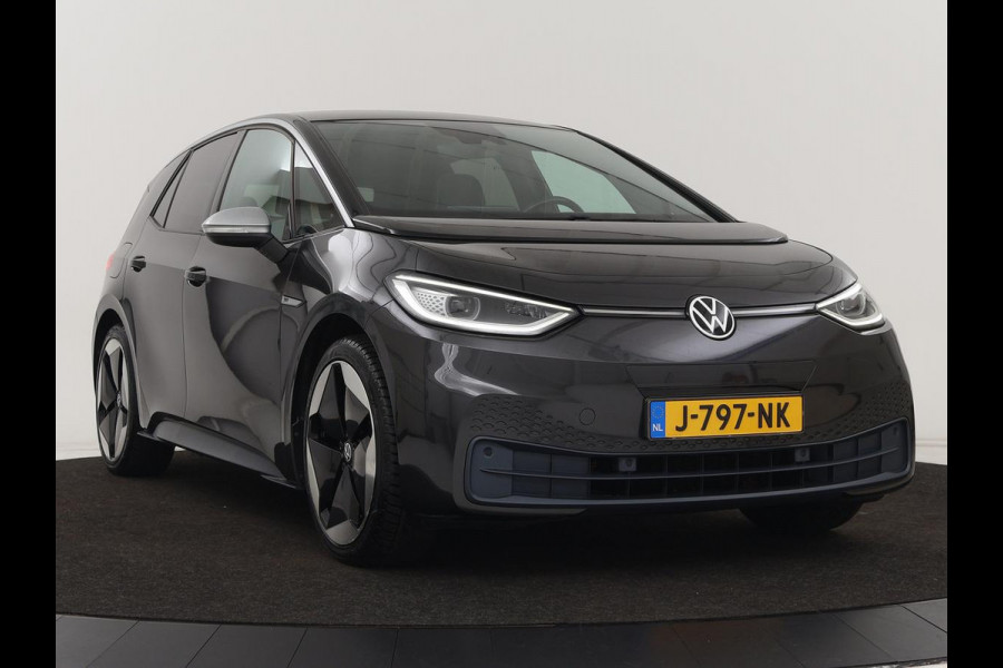 Volkswagen ID.3 First Max 58 kWh | Panoramadak | Head-Up | Stoel & stuurverwarming | Adaptive cruise | Camera | Massage | Elektrische stoelen | Trekhaak | Sfeerverlichting | Carplay | Matrix LED