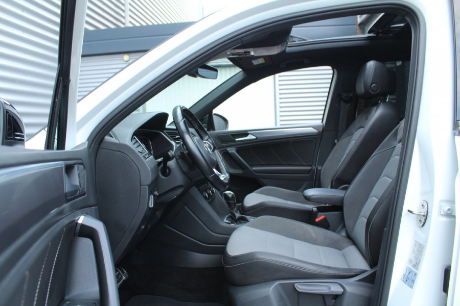 Volkswagen Tiguan 2.0 TSI 230pk 4Motion Highline Business R-Line DSG7 Panoramadak Clima Cruise Navi PDC  Dig. Cockpit HUD El. Klep 20"LMV